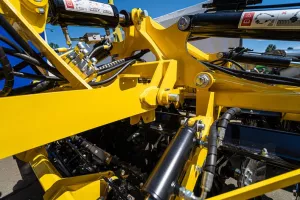What Safety Precautions Should You Take When Working with Hydraulic Cylinders?